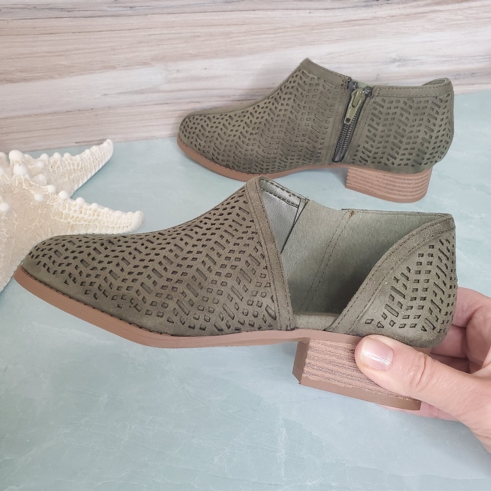 New! Short Heel Ankle Cutout Zip Booties - Picture 2 of 7